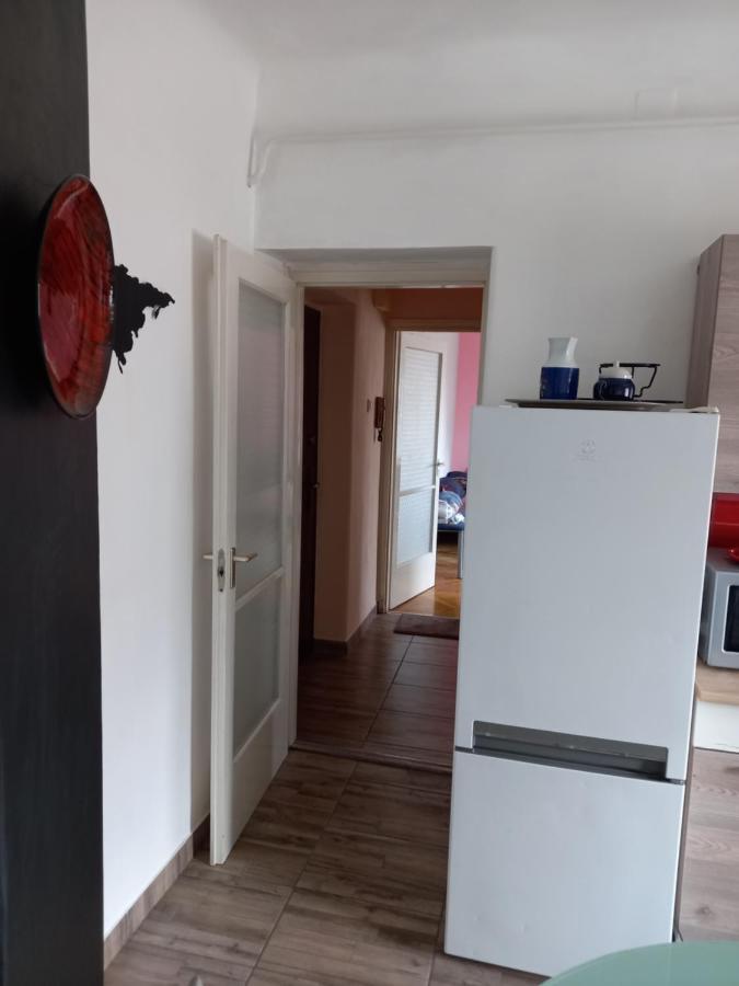 Aha Apartment Дебрецен Екстериор снимка